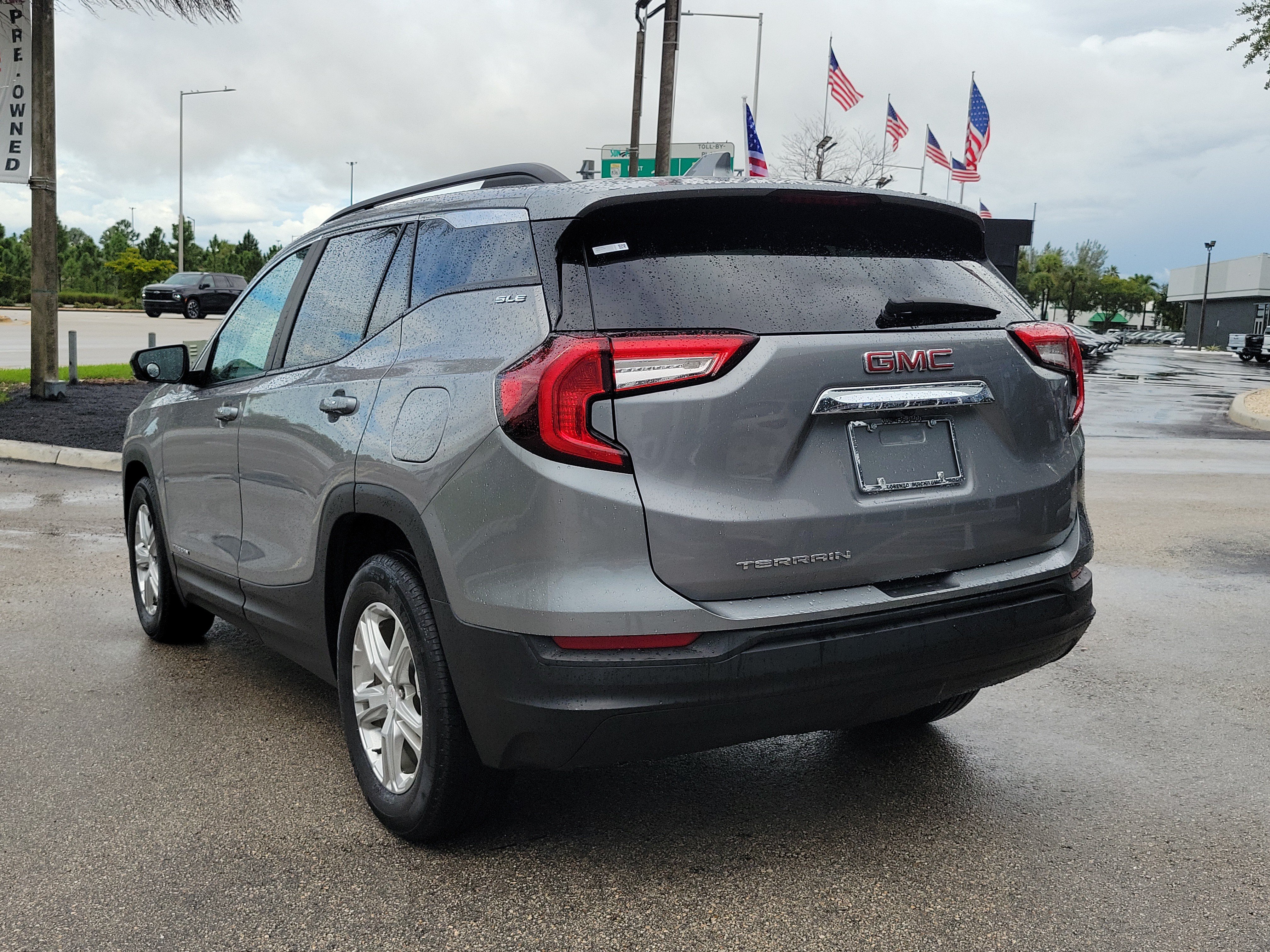 Used 2023 GMC Terrain SLE w/ Driver Convenience Package FWD image 7