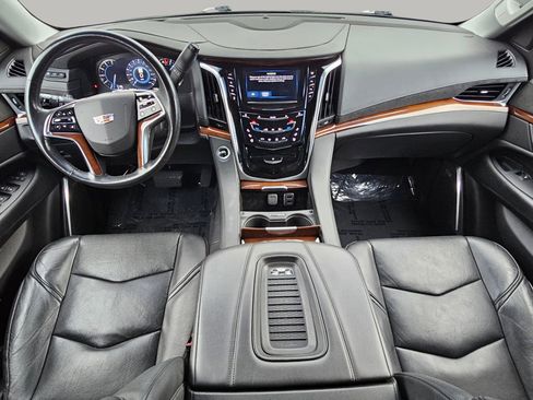 Used 2019 Cadillac Escalade ESV Premium Luxury image 2