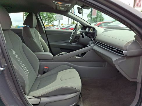 Used 2024 Hyundai Elantra SEL FWD image 12