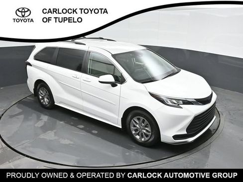 Used 2022 Toyota Sienna LE image 32
