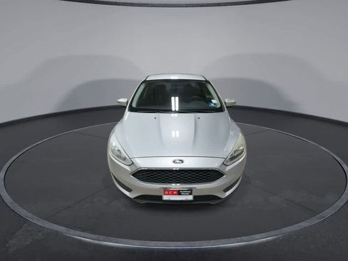 Used 2016 Ford Focus SE w/ SE Power Seat Package image 3