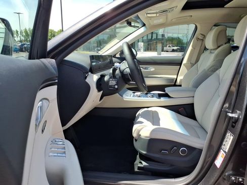 New 2026 Genesis GV70 2.5T Select AWD/4WD image 15