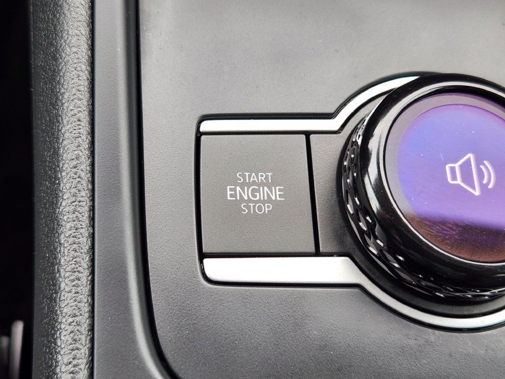 Certified 2025 Volkswagen Tiguan SE AWD/4WD image 16
