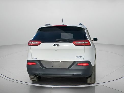 Used 2018 Jeep Cherokee Latitude w/ Safety Group FWD image 25