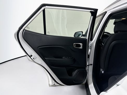 Used 2025 Hyundai Venue SEL image 26