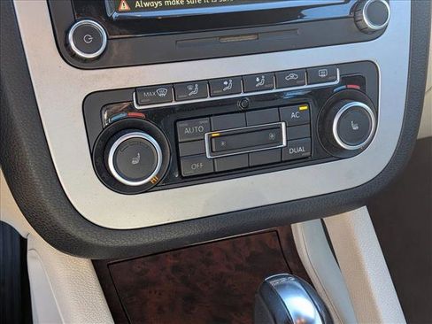 Used 2012 Volkswagen Eos Executive image 16