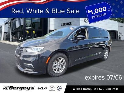Used 2024 Chrysler Pacifica Touring-L