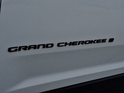 Used 2023 Jeep Grand Cherokee Altitude image 27