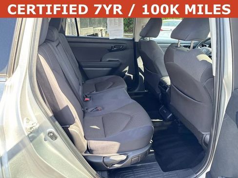 Used 2023 Toyota Highlander LE FWD image 11