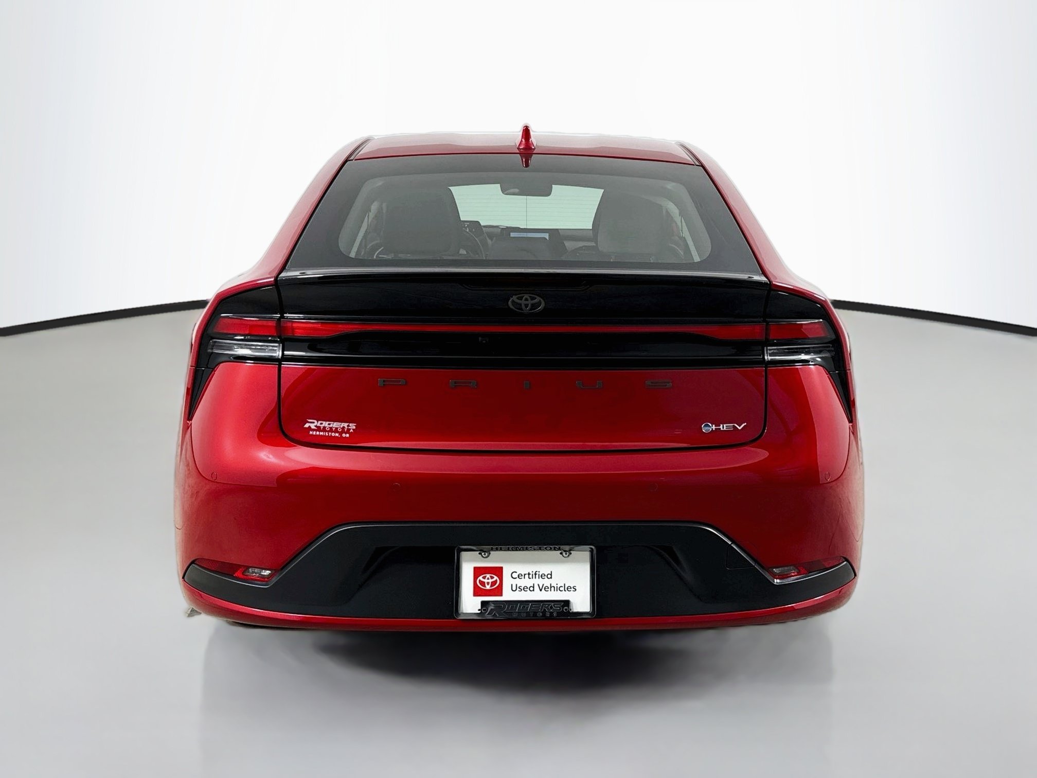 Certified 2025 Toyota Prius LE FWD image 33