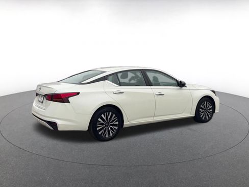 Used 2025 Nissan Altima 2.5 SV image 15