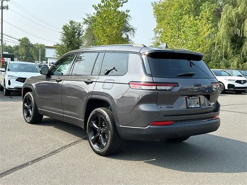 Used 2022 Jeep Grand Cherokee L Laredo image 2