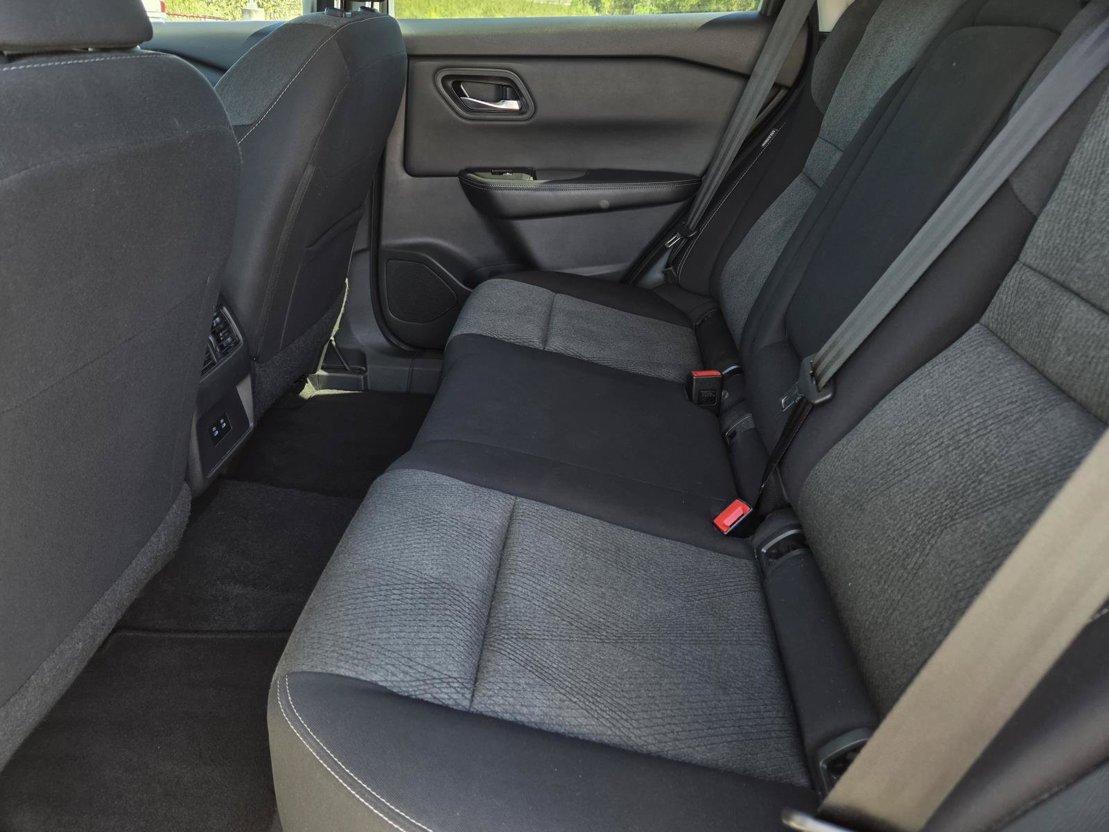 Used 2024 Nissan Rogue SV FWD image 29