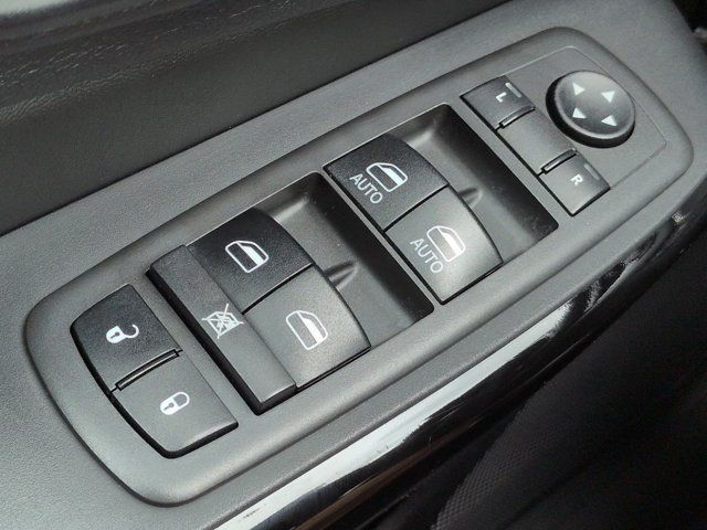 Used 2021 Jeep Cherokee Latitude Plus FWD image 23