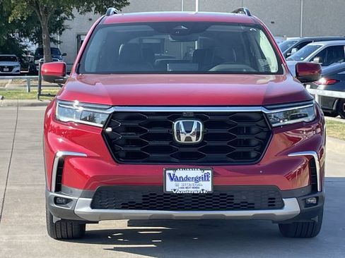 Used 2025 Honda Pilot Elite image 8