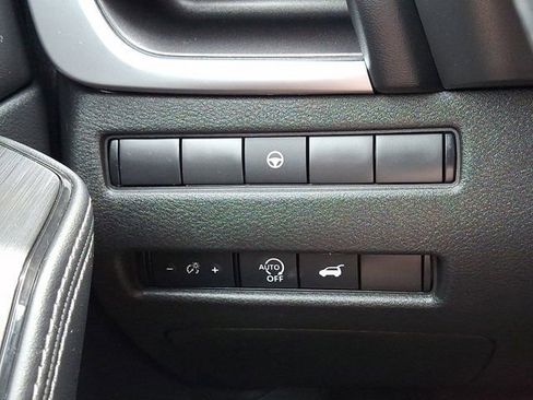 Used 2024 Nissan Rogue SV image 30