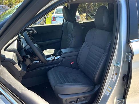 New 2025 Mitsubishi Outlander SE image 9