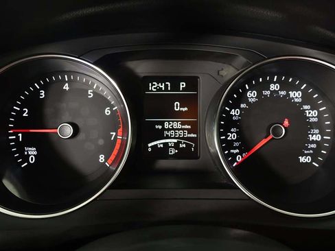 Used 2015 Volkswagen Jetta SE FWD image 35