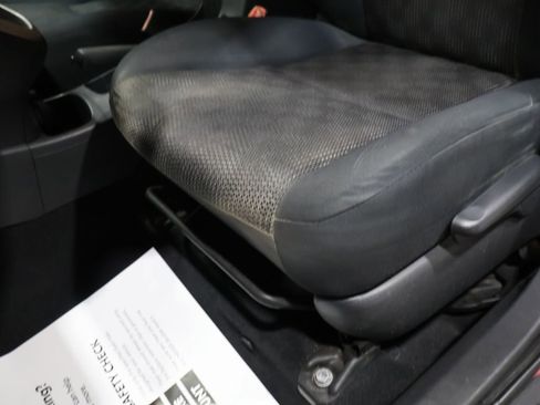 Used 2009 Pontiac Vibe Base w/ Sun And Sound Package image 11