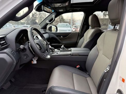 Used 2025 Lexus LX 700h Overtrail image 14