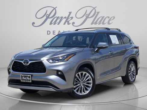 Used 2025 Toyota Highlander Limited AWD/4WD image 1