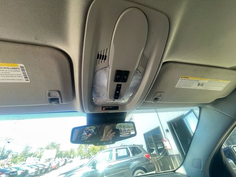 Used 2015 Chevrolet Equinox LT w/ Driver Convenience Package image 16