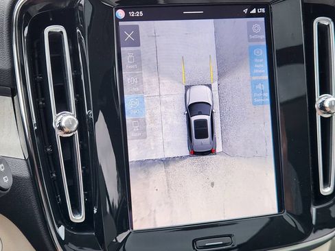 Certified 2025 Volvo XC40 B5 Plus AWD/4WD image 26