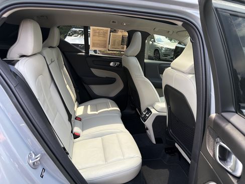 Certified 2024 Volvo XC40 B5 Plus AWD/4WD image 33