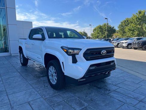 New 2025 Toyota Tacoma SR5 image 7