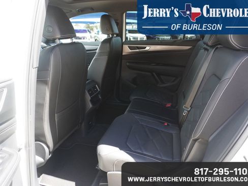 Used 2024 Volkswagen Atlas Cross Sport SE image 6