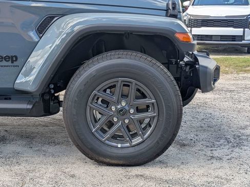 New 2026 Jeep Gladiator Sport AWD/4WD image 11