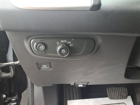 Used 2022 GMC Terrain SLE w/ Driver Convenience Package FWD image 17