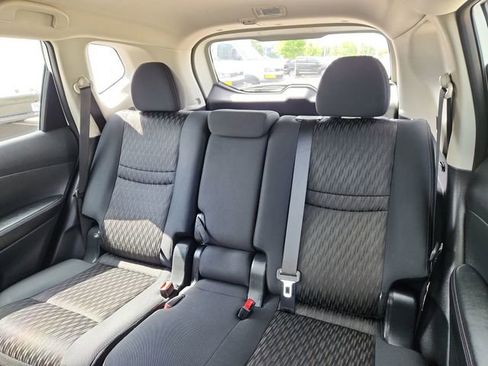 Used 2017 Nissan Rogue S FWD image 24