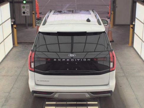 Used 2025 Ford Expedition Platinum image 5