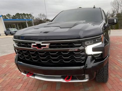 Used 2023 Chevrolet Silverado 1500 ZR2 w/ Technology Package image 4