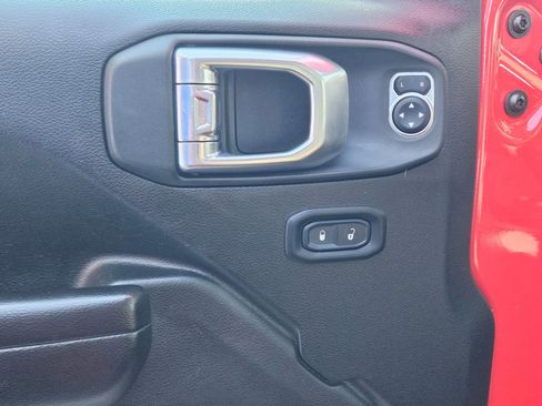 Used 2021 Jeep Wrangler Willys image 19