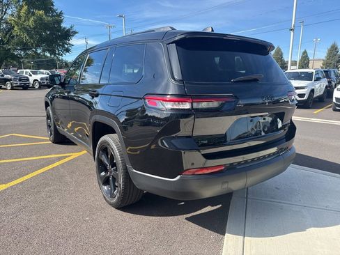 Used 2023 Jeep Grand Cherokee L Limited w/ Black Appearance Package image 5