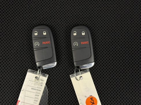 Used 2023 Jeep Renegade Altitude w/ Sun/Sound Group AWD/4WD image 9