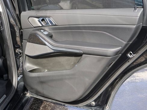 Used 2023 BMW X7 xDrive40i w/ Premium Package image 16