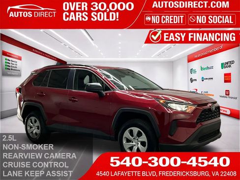 Used 2021 Toyota RAV4 LE image 1