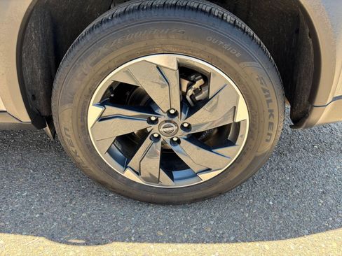 Used 2025 Nissan Rogue SV FWD image 32