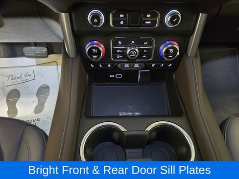 Used 2024 GMC Yukon SLT w/ SLT Luxury Package AWD/4WD image 20