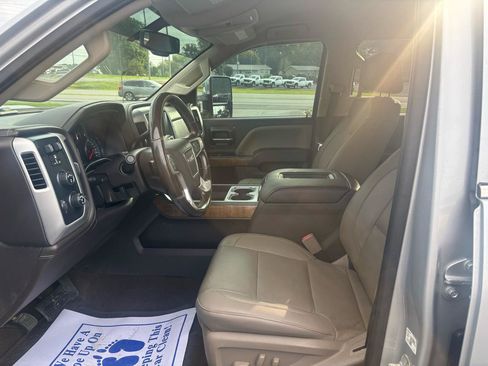 Used 2018 GMC Sierra 2500 SLT w/ Duramax Plus Package AWD/4WD image 11