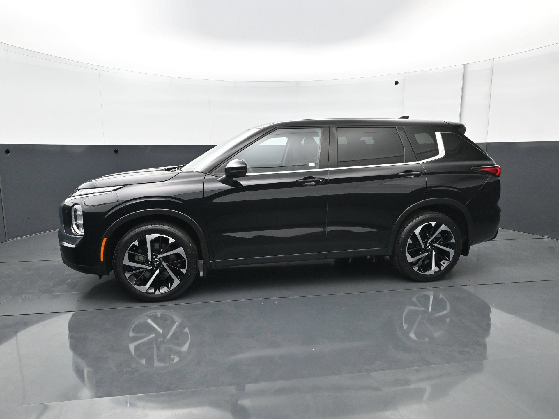 Used 2022 Mitsubishi Outlander ES AWD/4WD image 3