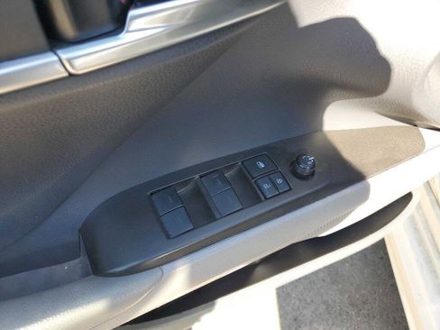 Used 2021 Toyota Camry SE image 14