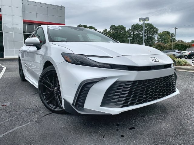 Used 2026 Toyota Camry SE FWD image 2