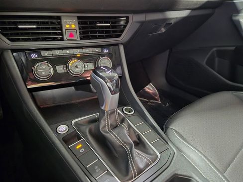 Certified 2023 Volkswagen Jetta SE w/ Panoramic Sunroof Package FWD image 21