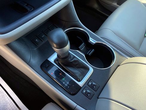 Used 2019 Toyota Highlander XLE image 17