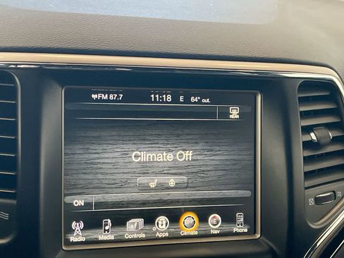 Used 2017 Jeep Grand Cherokee Limited image 16