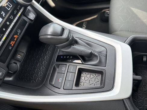Certified 2025 Toyota RAV4 XLE FWD image 9